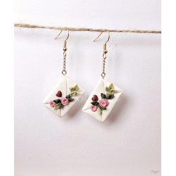 Boucles d'oreilles enveloppe fleurie