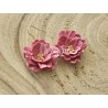 Boucles d'oreilles pendantes fleur rose en polymère