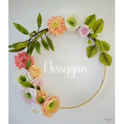 Couronne florale artisanale – Fleurs en papier – Déco murale bohème